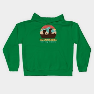 Take only memories, leave only footprints Kids Hoodie